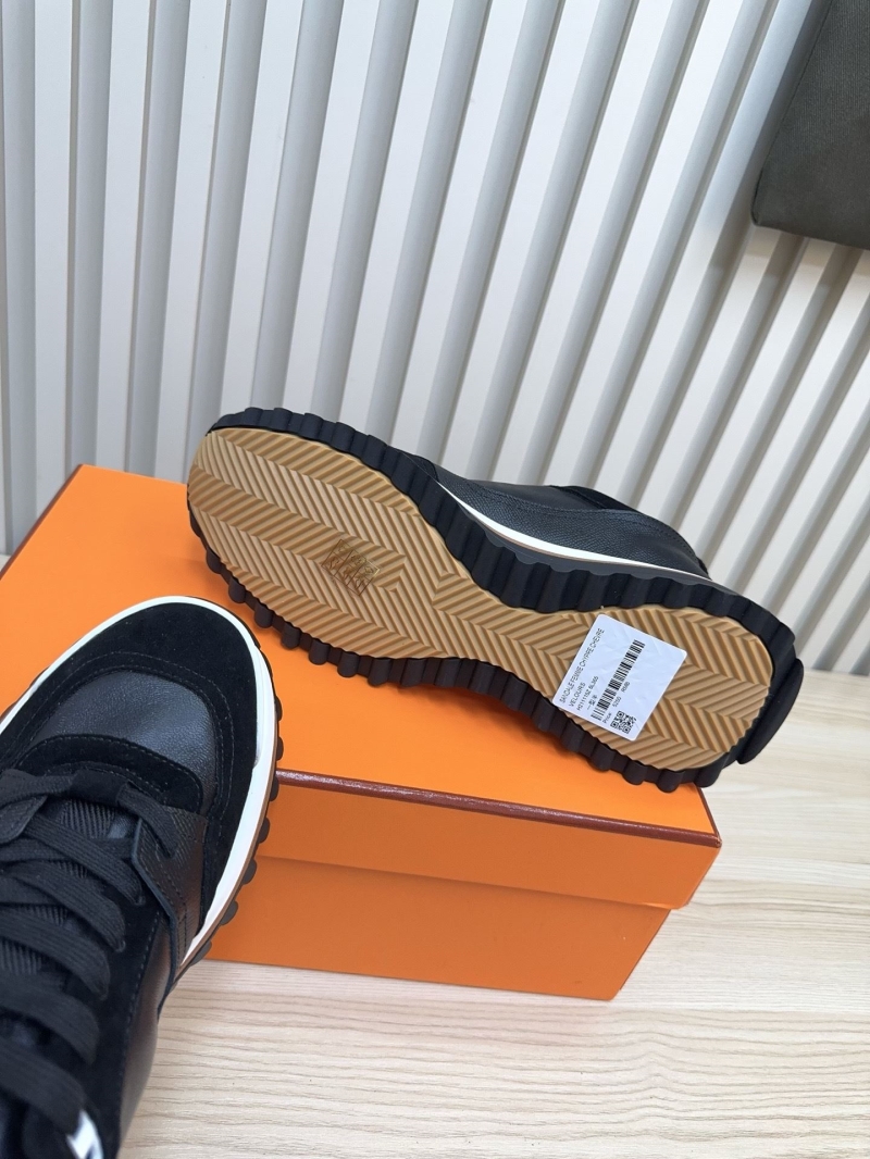 H**me5 sneaker